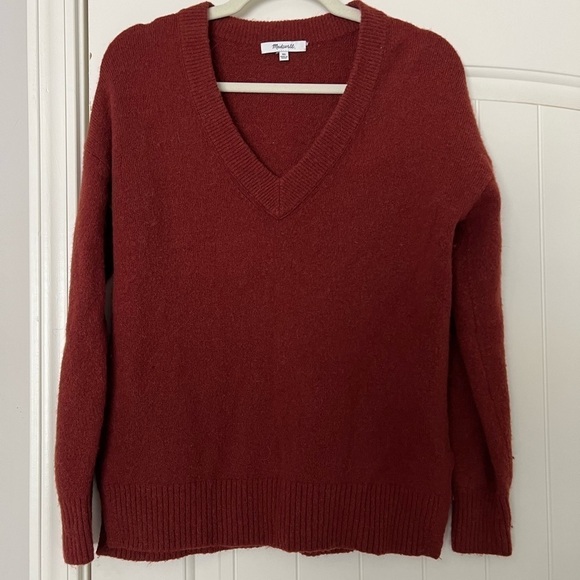 Madewell Bartlett V-Neck Pullover Sweater in Coziest Yarn - Picture 3 of 8